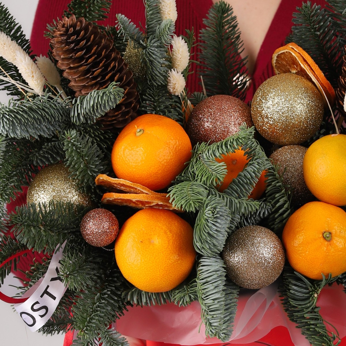 novogodnyaya kompoziciya s mandarinami v korobke 7